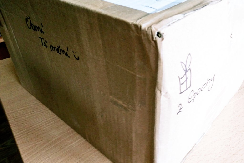 AriArenka's tweet photo. A máme tu druhý balíček 📦 📚 #linka451 #nakladatelatviEpocha https://t.co/AQfgarlLpG
