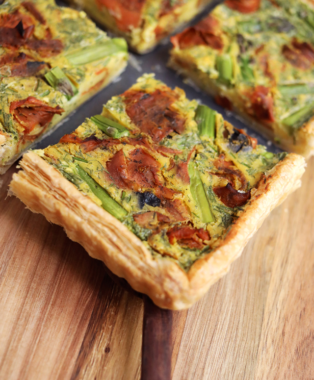 veganmisjonen's tweet photo. Mat til 17. mai? Her er et veldig godt forslag: PAI MED GULROTLAKS OG ASPARGES! 100 % vegansk såklart. https://t.co/vzR6DKUfFp https://t.co/BLWkkMM831