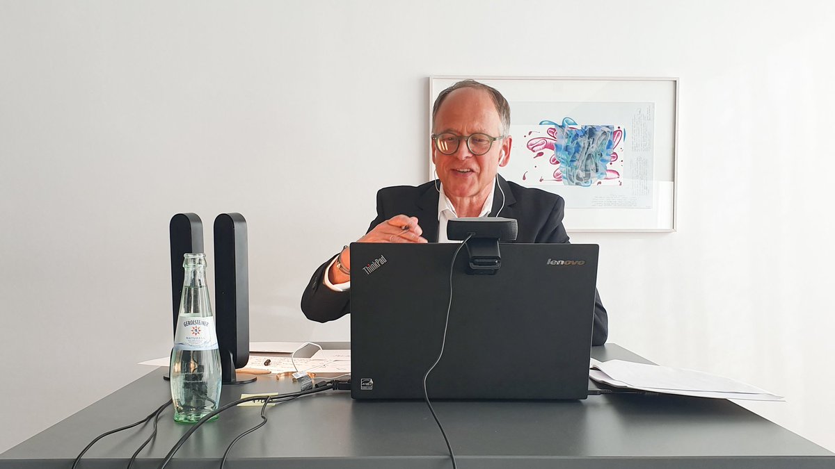KienbaumConsult's tweet photo. Das war die letzte Session der digitalen Kienbaum Peopleweek @WalterJochmann und #Kienbaum danken Dr. Michael Ilgner, Global Head of HR der @DeutscheBank für die Keynote und den inspirierenden und offenen Talk im Rahmen der #pplweek https://t.co/RBaeHmihAL