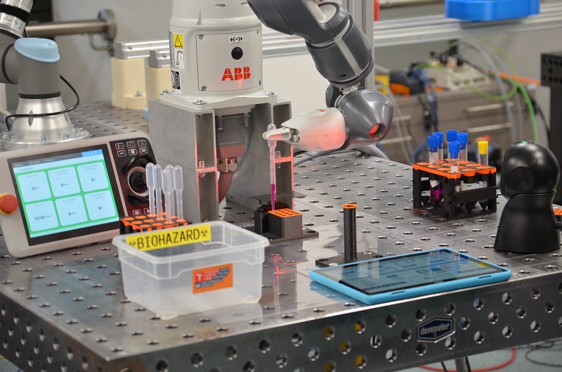 fsi_vut's tweet photo. Nové robotické pracoviště openTube pomůže s odebíráním vzorků. Laborant založí zkumavku, aktivuje systém, ostatní zařídí kolaborativní robot. Řešení pro #biohazard  laboratoře vzniklo na poptávku @FNBrno na Ústavu automatizace a informatiky FSI.
Více na https://t.co/nUbYtbvUm1 https://t.co/vb7Hzum1Ax