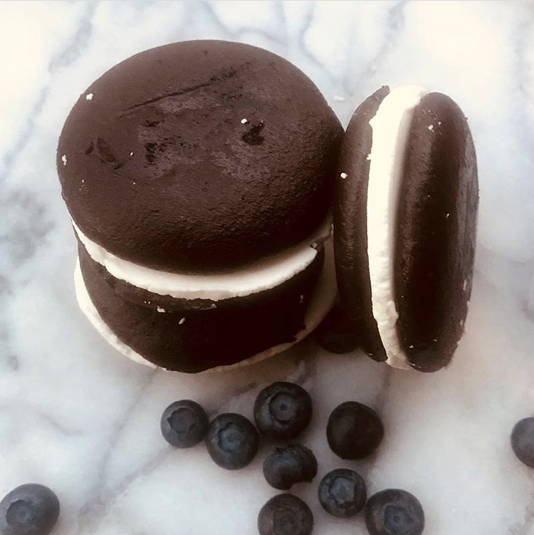 PipingGourmets's tweet photo. Don’t mind us. We’re just making your day better 📷@wholefoods https://t.co/hwAMVFBjds