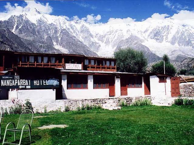 fizz_mob's tweet photo. Did You Know?
#RupalValley is one of the prominent tourism spots of #AstoreValley. it lies in the east of Nanga Parbat, (8126m). A huge amount of water from Nanga Parbat Glacier, named Rupal River passes through Tarishing and meet with Nala Rattu at Rehmanpur.
#Facts #FizzMob https://t.co/IABXuc7vB0
