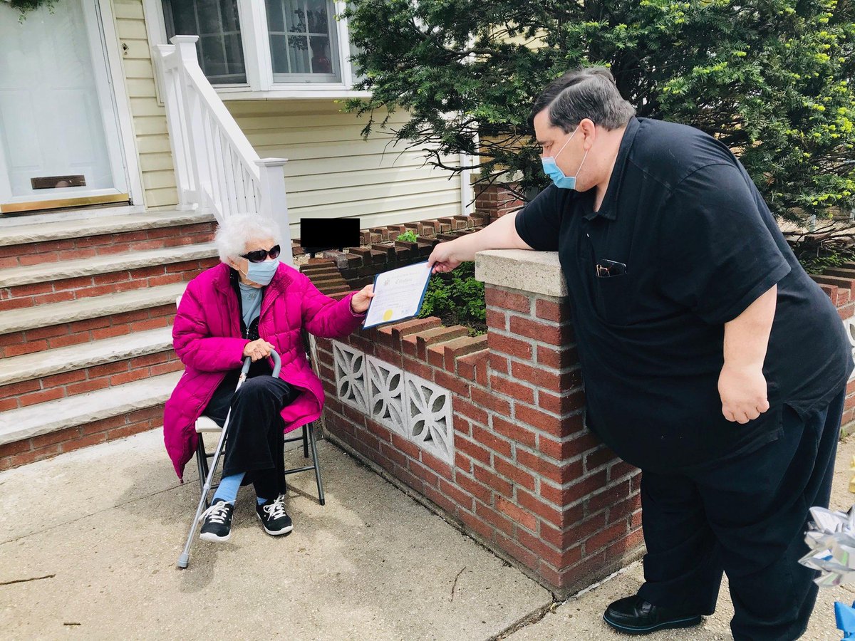 CathCharitiesBQ's tweet image. Staff members of the CC Woodhaven-Richmond Hill SC recently collaborated with @assemblymanmike of NYS Assembly District 38 to celebrate Ms. Errante&apos;s 99th birthday. Read the full story featured in the Leader Observer: bit.ly/2Z4Ifph. #Bethesolution #HappyBirthday