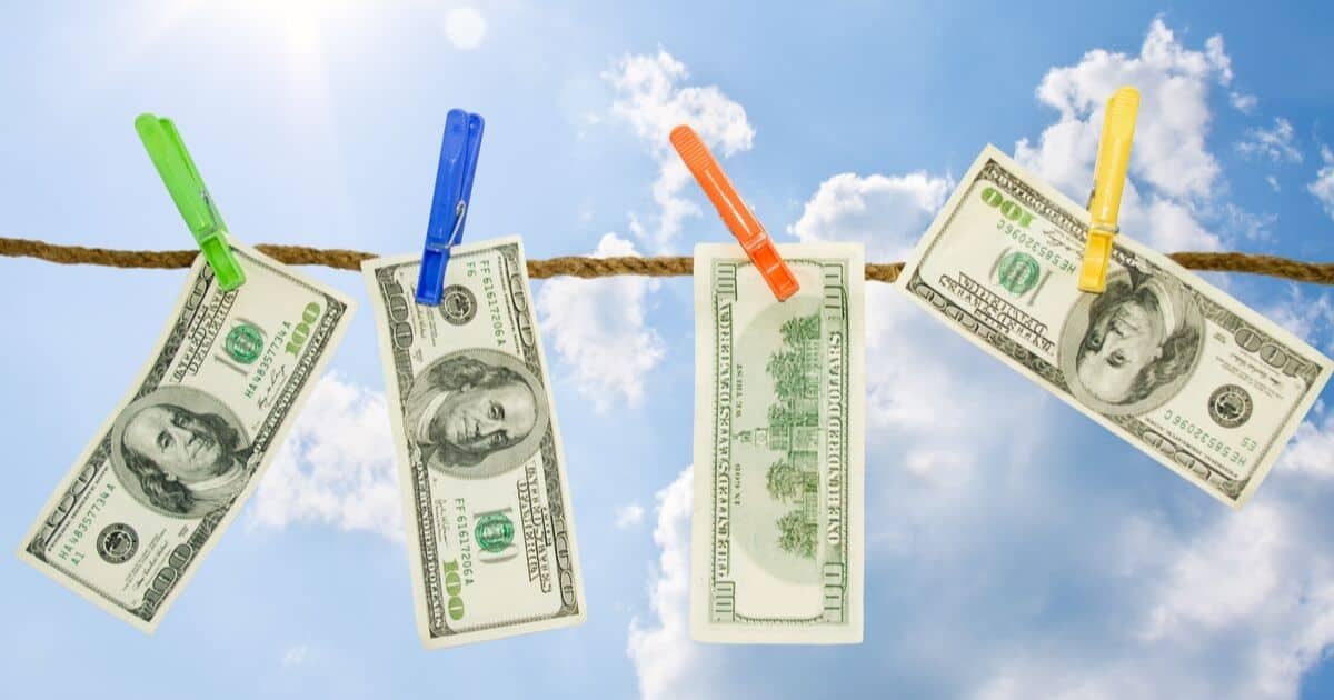 6 Steps To Spring Clean Your Finances hi.switchy.io/1GKr