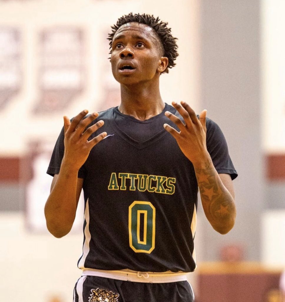 TegSports's tweet photo. Sincere McMahon
•
McMahon is one of Indiana’s most touted point guards in the class of 2020. During his senior season, he averaged 26.2 points, 4.7 assists, 4.0 rebounds for the Crispus Attucks Tigers.
•
Named City Player of the Year
Western Carolina Caramount https://t.co/SwdwBvibT4
