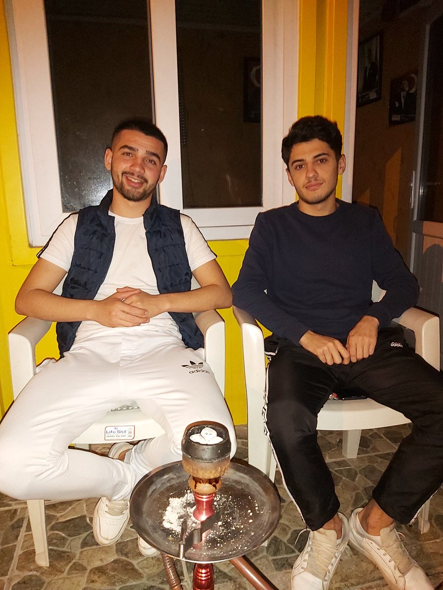 Herkese dost aile denmez ama biri vardır aile dost kardeş gibidir ❤