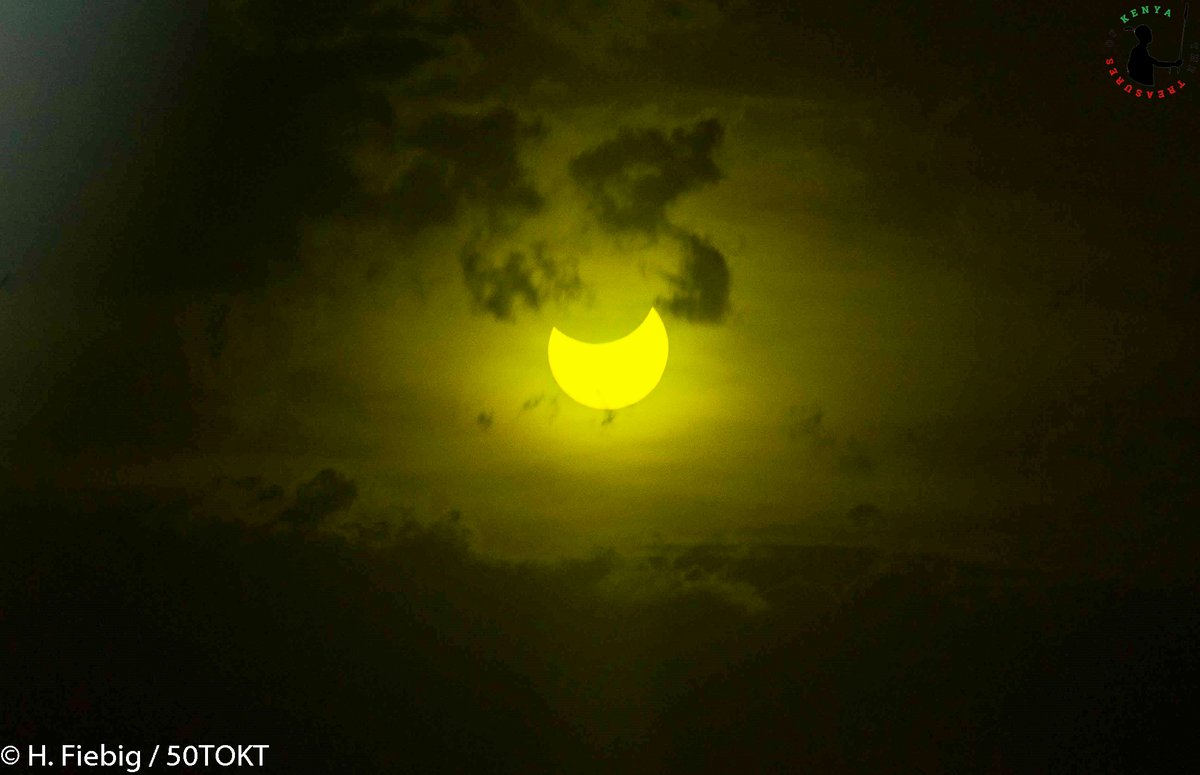 Treasures_Kenya's tweet photo. Unforgettable moment of pure blissful wonder from an incredible road trip.. “a once in a lifetime spectacle”.. 2013 hybrid solar eclipse over Lake Turkana🙌😍👣
#TBT #ThisIsMyKenya #TreasureKenya #TheMagicAwaits #WhenThePandemicIsOver #ExploreTurkana #TembeaKenya #CentralIslandNP https://t.co/vQpXsRhqUL