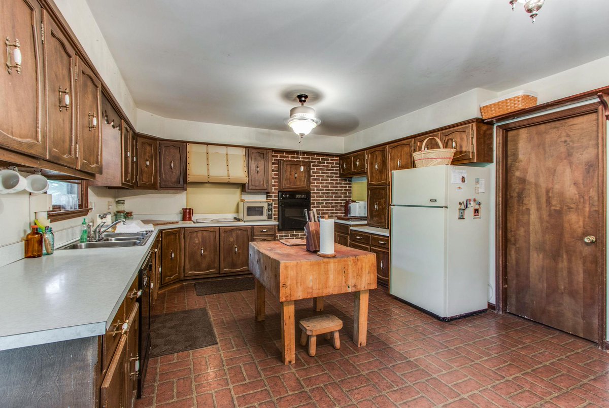 PRICE REPOSITION!!!
271 Blackwood Hollow Run Estill Springs, TN
$650,000
6BR 3.5 baths 3872 sqft
Rustic lakefront home on private 4.6 acre farm WITH A DOCK PERMIT Located on Tims Ford Lake the land TVA sanctioned wildlife preserve.