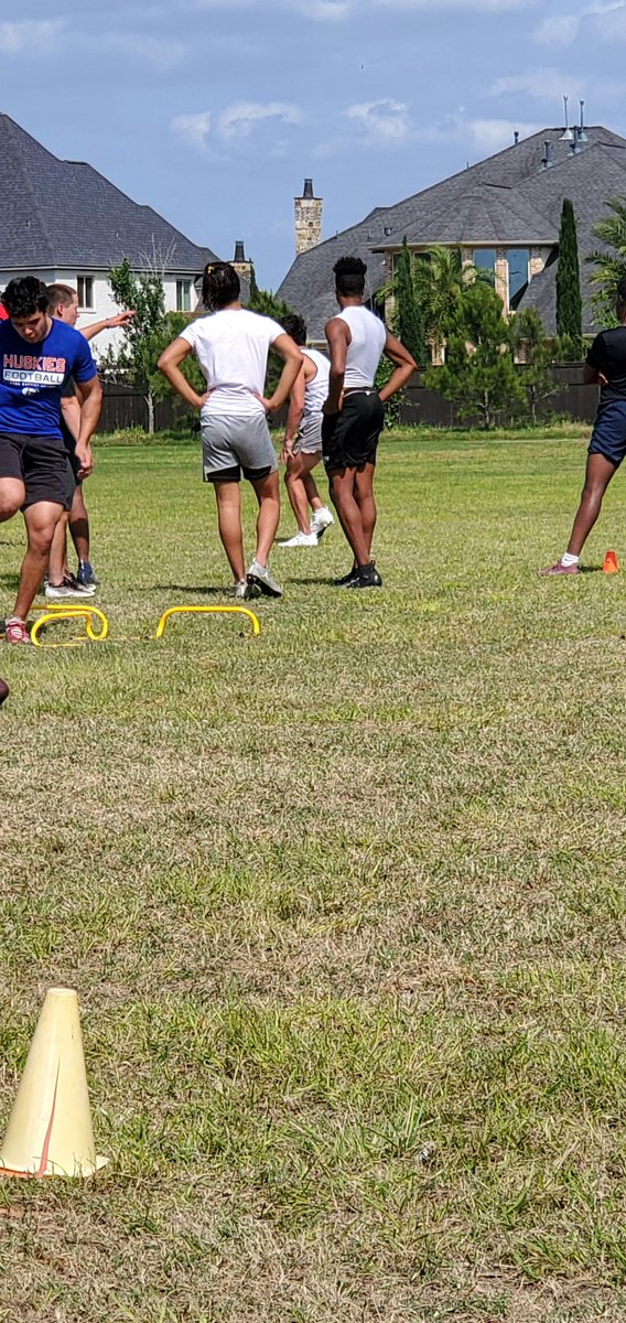 ZacharyCooley6's tweet photo. And... it keeps going! Footwork drills to add to the toolbox! #thebestdontrest #DBU #NOONEwilloutworkme @PaetowFootball @CoachZoAdams @JasonHinkelman @CoachGotte https://t.co/tT2EzathAZ