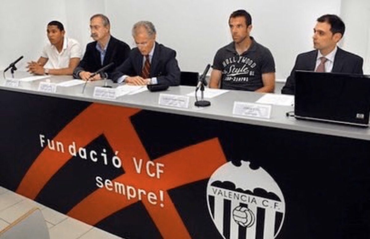esbs_sport's tweet photo. Hace 11 años, en 2009 inauguramos el Centro de @FormacionVCF.
Desde entonces, trabajamos para cumplir sueños, aportando nuestro granito de arena para que más personas puedan empezar su vida profesional en esta industria tan apasionante: la del deporte.
➡️ https://t.co/IAIcWzhaak https://t.co/ILbHgxSJUp