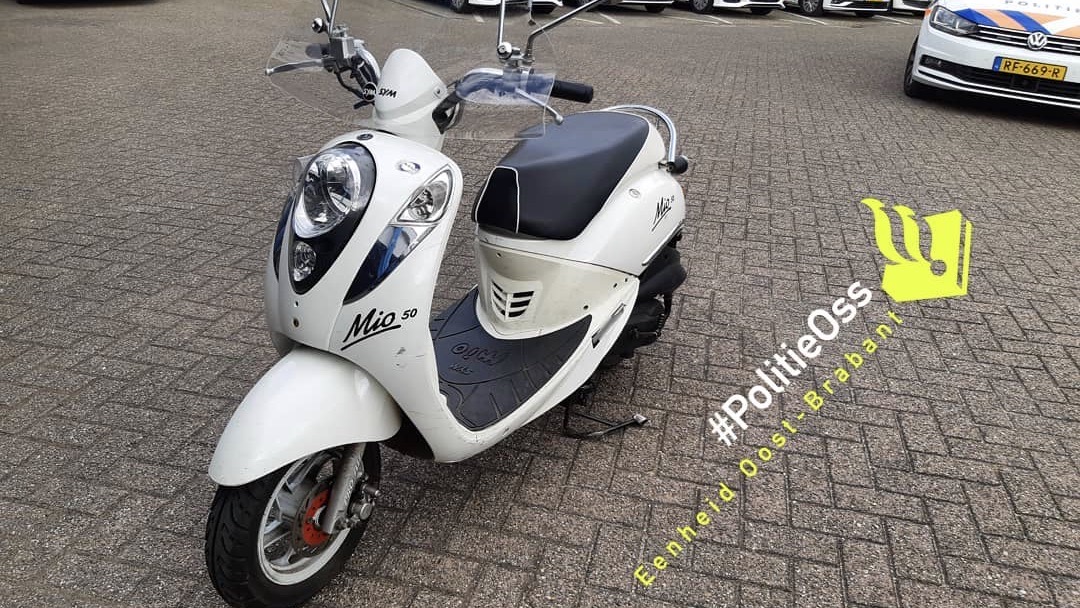 Hij leek nog even te ontkomen aan de politie maar een op de vlucht geslagen scooterrijder uit Oss kon daarna toch thuis worden opgepakt..