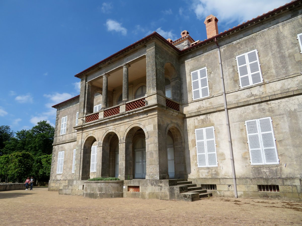 ChevillonW's tweet photo. Entre Gétigné, Clisson et Cugand, le printemps a investi la Garenne Lemot. Géré par @GrandPatrimoine, le domaine est aménagé dès 1806 par le sculpteur François-Frédéric Lemot avec le concours de l'architecte nantais Mathurin Crucy. #cetetejevisitelafrance #LoireAtlantique #LVAN https://t.co/y4w1d0htUN