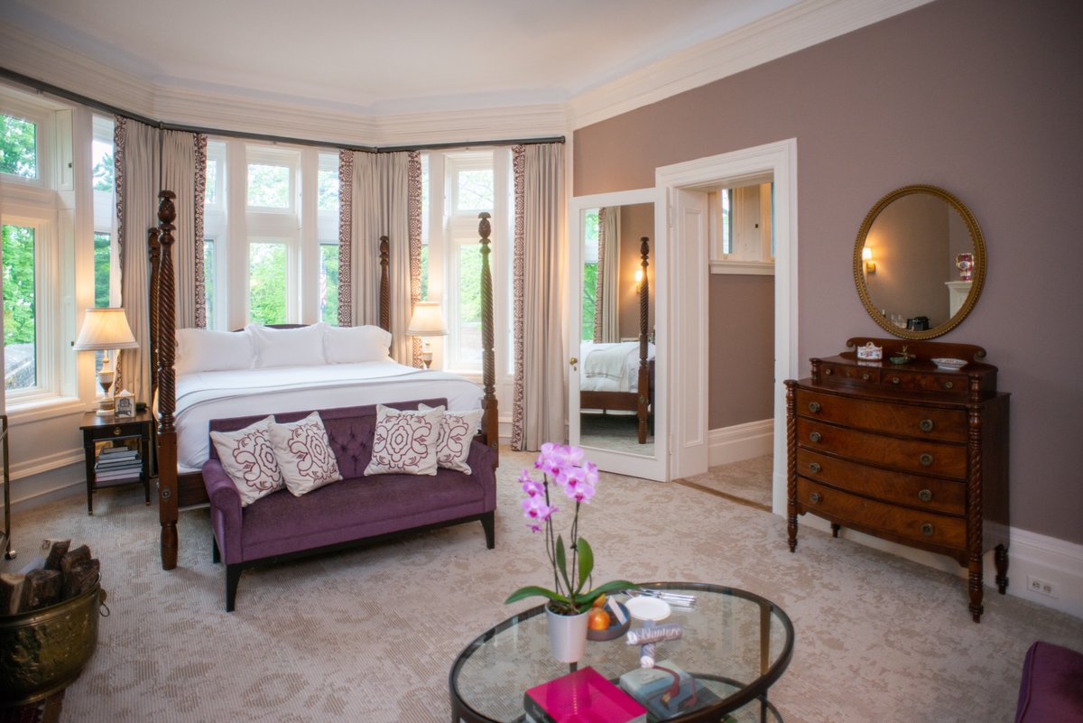 BlantyreResort's tweet photo. So many different accommodations and only one #weekend? With so many unique choices, you’ll never be disappointed! Come back and stay with us this #Fall! https://t.co/uI3qLnBXlZ