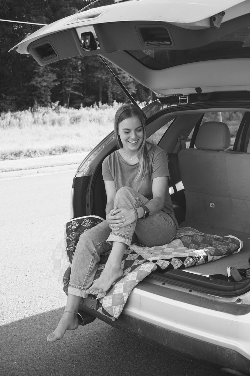 keepuperica's tweet photo. Hello @Ford if you would like to sponsor me and my love for mom cars I will not argue https://t.co/0VdkgwZU2z