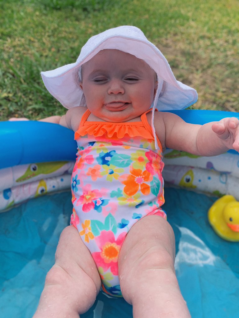 christenbedsole's tweet photo. God what did I do to deserve this tiny human being, she’s the highlight of my life💗this love https://t.co/KzMDMcJ9iW