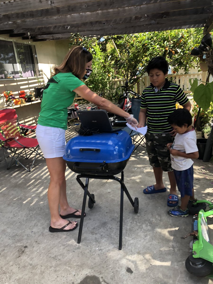 Making more connections through home visits! We held on-the-spot Zoom meetings with their teachers and it was so exciting! Great to break down barriers for students and families, and be able to help students to engage in learning! #OsideInside @OsideUSD @OsideSup <a href="/LearningOUSD/">Teaching & Learning OUSD</a>
