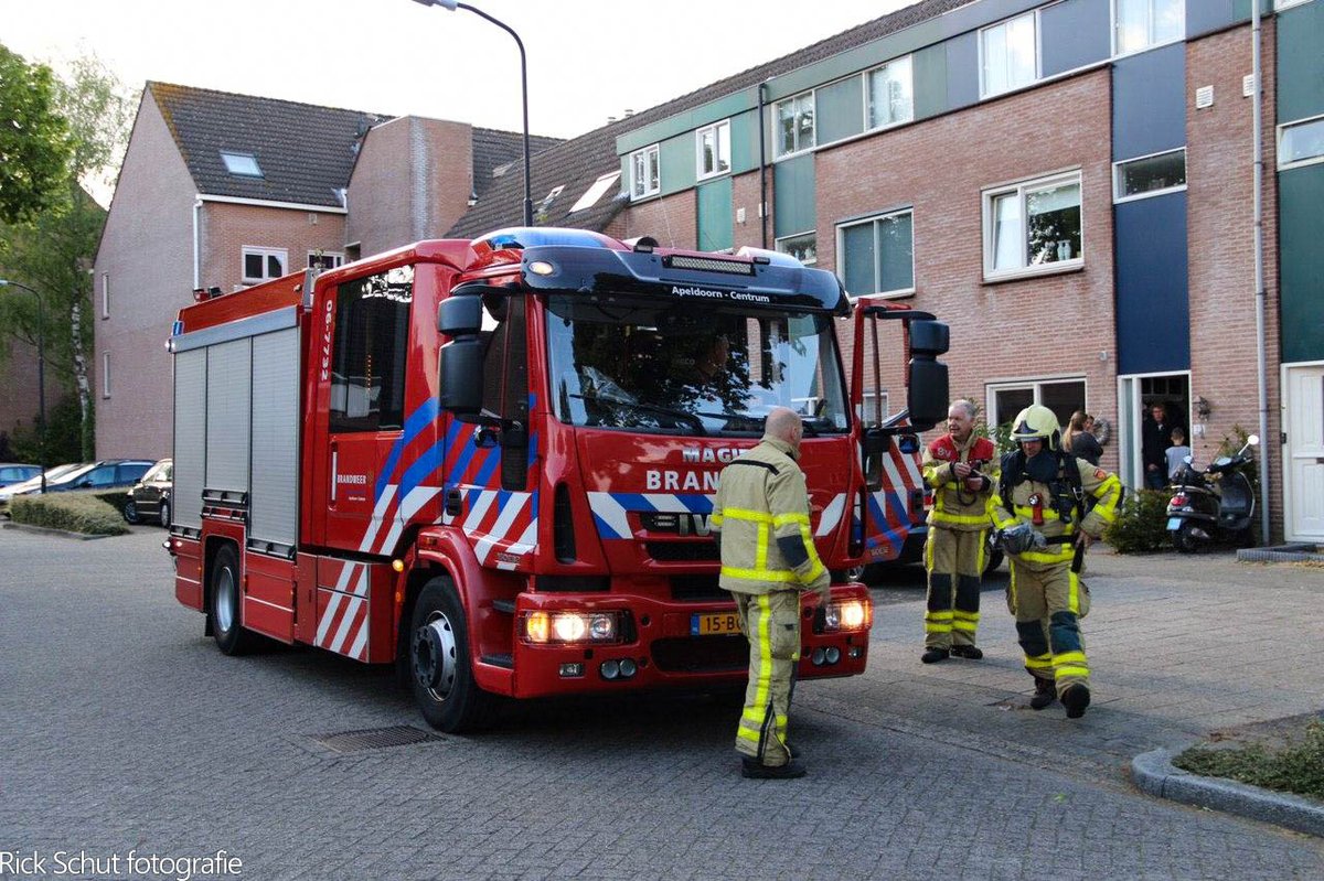 Ricksfotovideo's tweet photo. Apeldoorn - Rond 19:00 kwam de melding van een CO2 meter, die was afgegaan aan het bakhuis. Dit is door de brandweer gecontroleerd en het betrof loos alarm. @BrwApeldoorn https://t.co/DyyDFM0y74