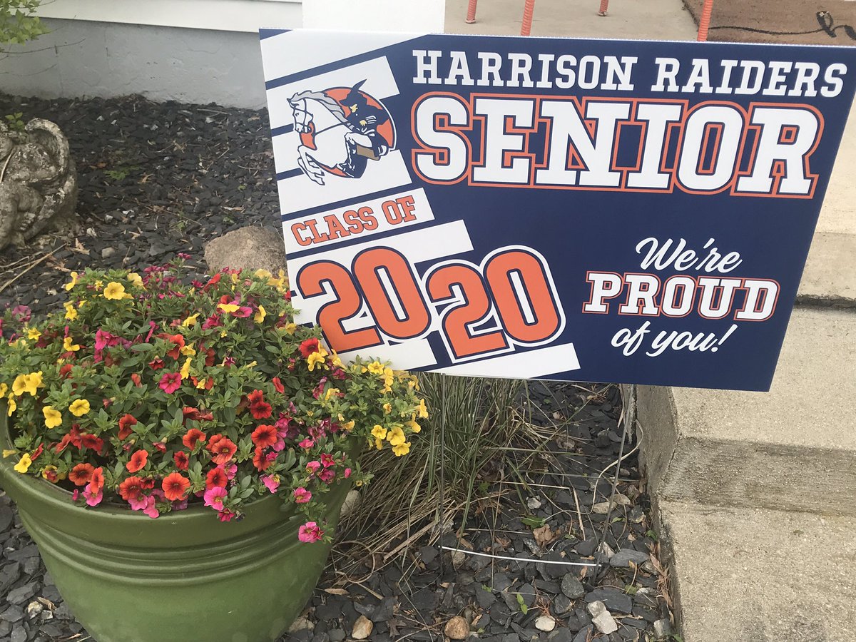 BeAnnYounker's tweet photo. The positive outreach and kindness you extended to @kennedy_younker is the essence of awesome teachers like you❤️Thankyou for absolutely making all the difference🎓🧡💙#HHSRocks @HHSPrincipal10 @GloriaGrigsby2 https://t.co/m1ElA6VdX7