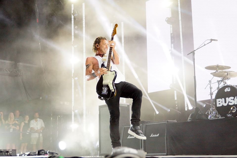 LiveNationFL's tweet photo. Our talented #FeatureAPhotographer this week is @PaulyRockPhoto from Jacksonville! 📸🎸🎶 Every Thursday, we are featuring an incredible #Photographer based in Florida that has documented the #LiveNation moments with us inside the concerts. Comment below your favorite photo! 👇 https://t.co/PXAazj4UKR