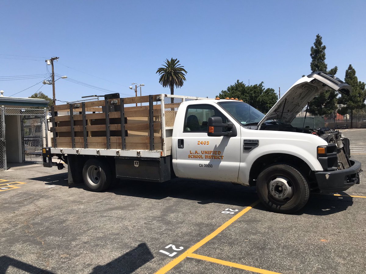 BoyleHeightsCoS's tweet photo. #throwbackthursday to when we were finding furniture at LAUSD Salvage for our Boyle Heights Community of Schools Welcome Center! #boyleheightscos #inthistogether
#saferathome
@lausdLDE @BoyleHeightsCoS @SomosLAUSD @LASchools https://t.co/sQR4zXxG7X