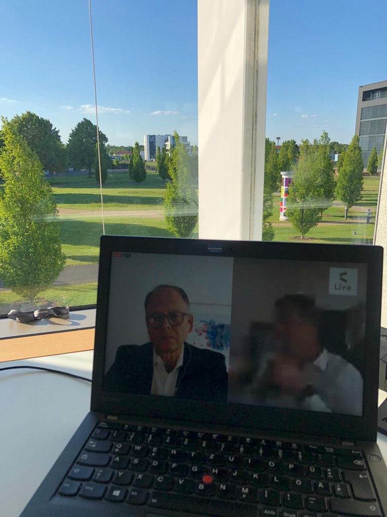kathrinjansing's tweet photo. Was für ein Abschluss! Nach dem Talk mit Dr. Michael Ilgner von der @DeutscheBankAG läuft noch das Abschluss-Wohnzimmerkonzert mit der #Kienbaum People Week...
Bis zum nächsten Mal - analog oder digital!
#pplweek #wepowerment #kienbaum https://t.co/OdbaiGztdO