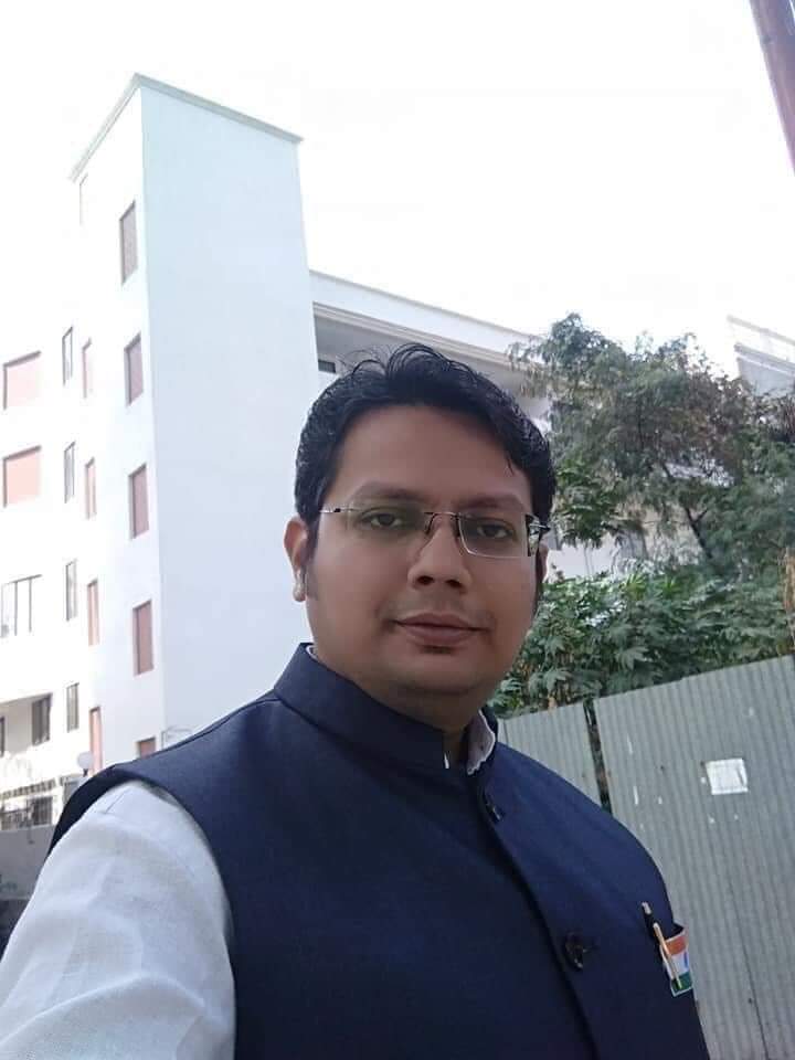 Arun Yadav (@beingarun28) on Twitter photo рдкрд╛рд▓рдШрд░ рдореЗрдВ рдорд╛рд░реЗ рдЧрдП рдирд┐рд░реНрджреЛрд╖ рдирд┐рд╣рддреНрдереЗ рд╕рд╛рдзреБрдУрдВ рдХреЗ рдХреЗрд╕ рдХреА рдкреИрд░рд╡реА рдХрд░ рд░рд╣реЗ рд╡рдХреАрд▓ рджрд┐рдЧреНрд╡рд┐рдЬрдп рддреНрд░рд┐рд╡реЗрджреА рдЬреА рдХреА рдПрдХреНрд╕реАрдбреЗрдВрдЯ рдореЗрдВ рд╣реБрдИ рдореМрддред
рдЕрднреА 3 рджрд┐рди рдкрд╣рд▓реЗ рд╣реА рджрд┐рдЧреНрд╡рд┐рдЬрдп рдЬреА рдиреЗ рд╣рддреНрдпрд╛рд░реЛрдкрд┐рдпреЛрдВ рдХреА рдЬрдорд╛рдирдд рдЦрд╛рд░рд┐рдЬ рдХрд░рд╡рд╛рдИ рдереАред
рдореЗрд░реА рдУрд░ рд╕реЗ рджрд┐рдЧреНрд╡рд┐рдЬрдп рдЬреА рдХреЛ рдирдорди рдФрд░ рдореИрдВ рдЕрдкрдиреА рдкреВрд░реА рдЯреАрдо рдХреЗ рд╕рд╛рде рд╣рд░ рд╕рдордп рдЙрдирдХреЗ рдкрд░рд┐рд╡рд╛рд░ рдХреЗ рд╕рд╛рде рд╣реВрдВред рдкрд╛рд▓рдШрд░ рдореЗрдВ рдорд╛рд░реЗ рдЧрдП рдирд┐рд░реНрджреЛрд╖ рдирд┐рд╣рддреНрдереЗ рд╕рд╛рдзреБрдУрдВ рдХреЗ рдХреЗрд╕ рдХреА рдкреИрд░рд╡реА рдХрд░ рд░рд╣реЗ рд╡рдХреАрд▓ рджрд┐рдЧреНрд╡рд┐рдЬрдп рддреНрд░рд┐рд╡реЗрджреА рдЬреА рдХреА рдПрдХреНрд╕реАрдбреЗрдВрдЯ рдореЗрдВ рд╣реБрдИ рдореМрддред
рдЕрднреА 3 рджрд┐рди рдкрд╣рд▓реЗ рд╣реА рджрд┐рдЧреНрд╡рд┐рдЬрдп рдЬреА рдиреЗ рд╣рддреНрдпрд╛рд░реЛрдкрд┐рдпреЛрдВ рдХреА рдЬрдорд╛рдирдд рдЦрд╛рд░рд┐рдЬ рдХрд░рд╡рд╛рдИ рдереАред
рдореЗрд░реА рдУрд░ рд╕реЗ рджрд┐рдЧреНрд╡рд┐рдЬрдп рдЬреА рдХреЛ рдирдорди рдФрд░ рдореИрдВ рдЕрдкрдиреА рдкреВрд░реА рдЯреАрдо рдХреЗ рд╕рд╛рде рд╣рд░ рд╕рдордп рдЙрдирдХреЗ рдкрд░рд┐рд╡рд╛рд░ рдХреЗ рд╕рд╛рде рд╣реВрдВред