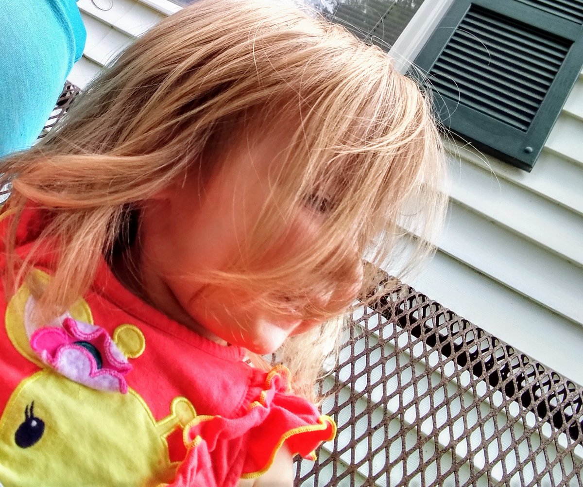 lpriceut01's tweet image. The same porch swing I made memories with my Nanny on...I can now make memories with my sweet Honey~Bee Farm Chic 🐥🐓 #pricelessparadisefarm #lollipopisfarmhouseemporium #littleengineerslearningacademy