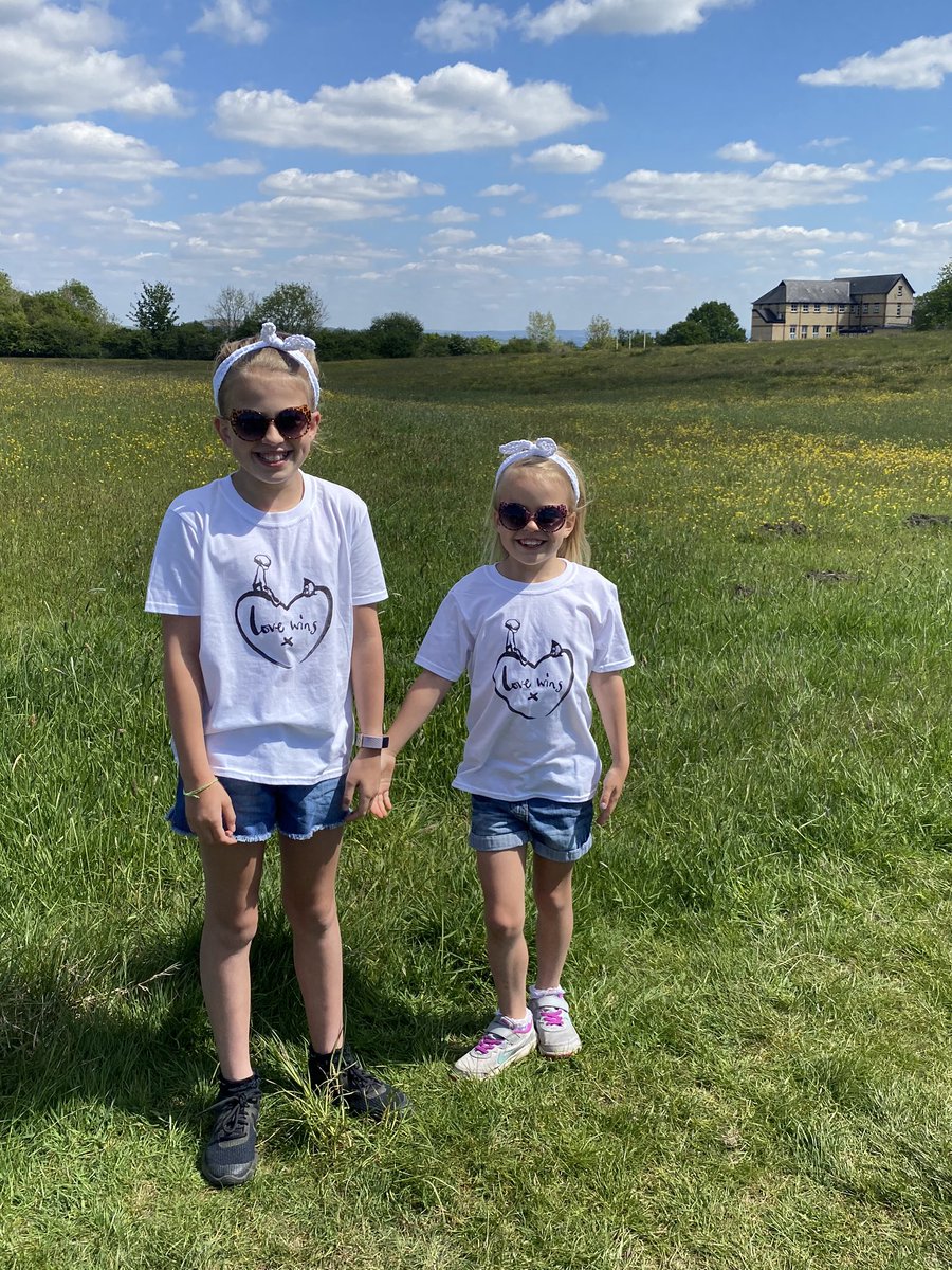 LingardLiz's tweet photo. Another lovely walk in the fields near school @Hollymountbury @misswhittony3 @mrs_mcdermottv @comicrelief https://t.co/O3IFPx6mvP