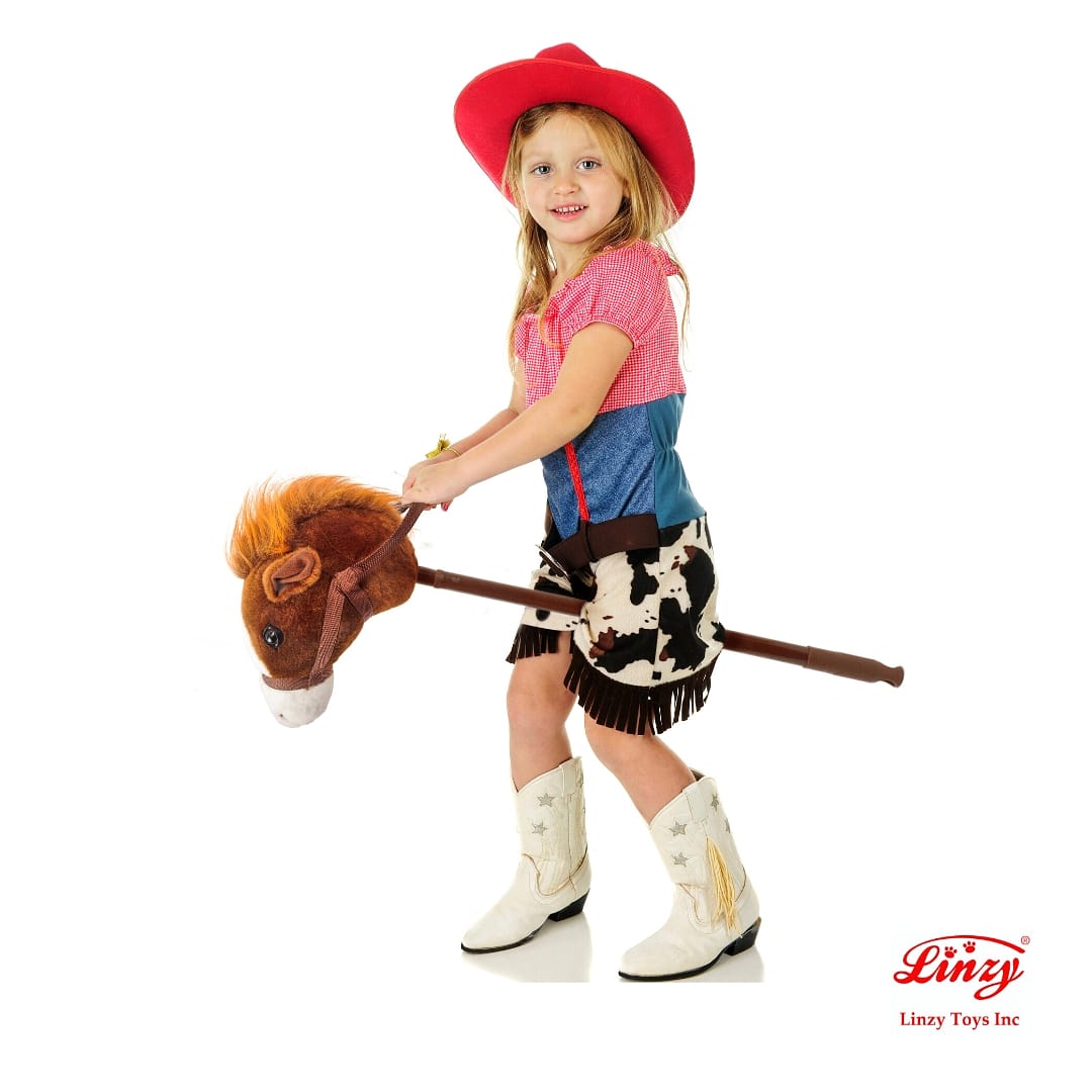 LinzyToysInc's tweet image. Our Linzy Stick horse with Galloping Sounds and a Telescopic  Stick 40 inch is a classic toy thats loved by boys and girls of all ages. Press  the horse&apos;s ear to activate the sound. .
#toyplush #stickhorse #linzytoys