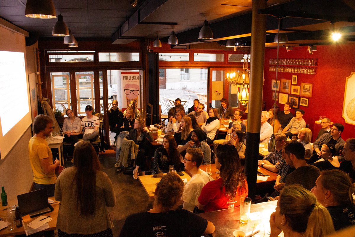 pintofscienceCH's tweet photo. #Pint19 Memories 🥰🇨🇭 Last but certainly not least, today’s Pint of Science CH reminiscing comes from Team Bern🤩🐻
Astrophysics: What the Higgs is out there? to music and philosophy from Institut für Musikwissenschaft and Institut für Philosophie from @universitaetbern 🥳🧠🍻 https://t.co/10VvgYUU7Z