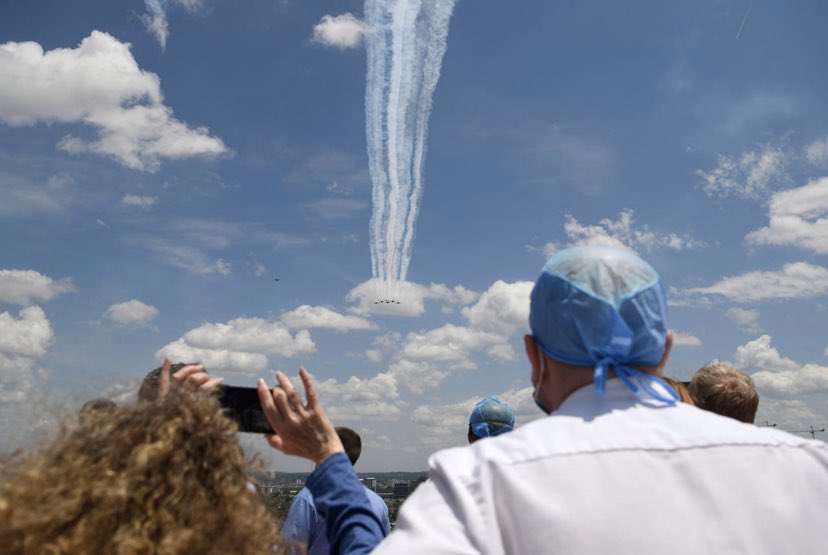 GovBillLee's tweet photo. Beautiful day for a @BlueAngels flyover to salute Tennessee’s front line health care heroes.

#AmericaStrong #InThisTogether

Photos by Andrew Nelles @Tennessean https://t.co/JgxjsPLAFS