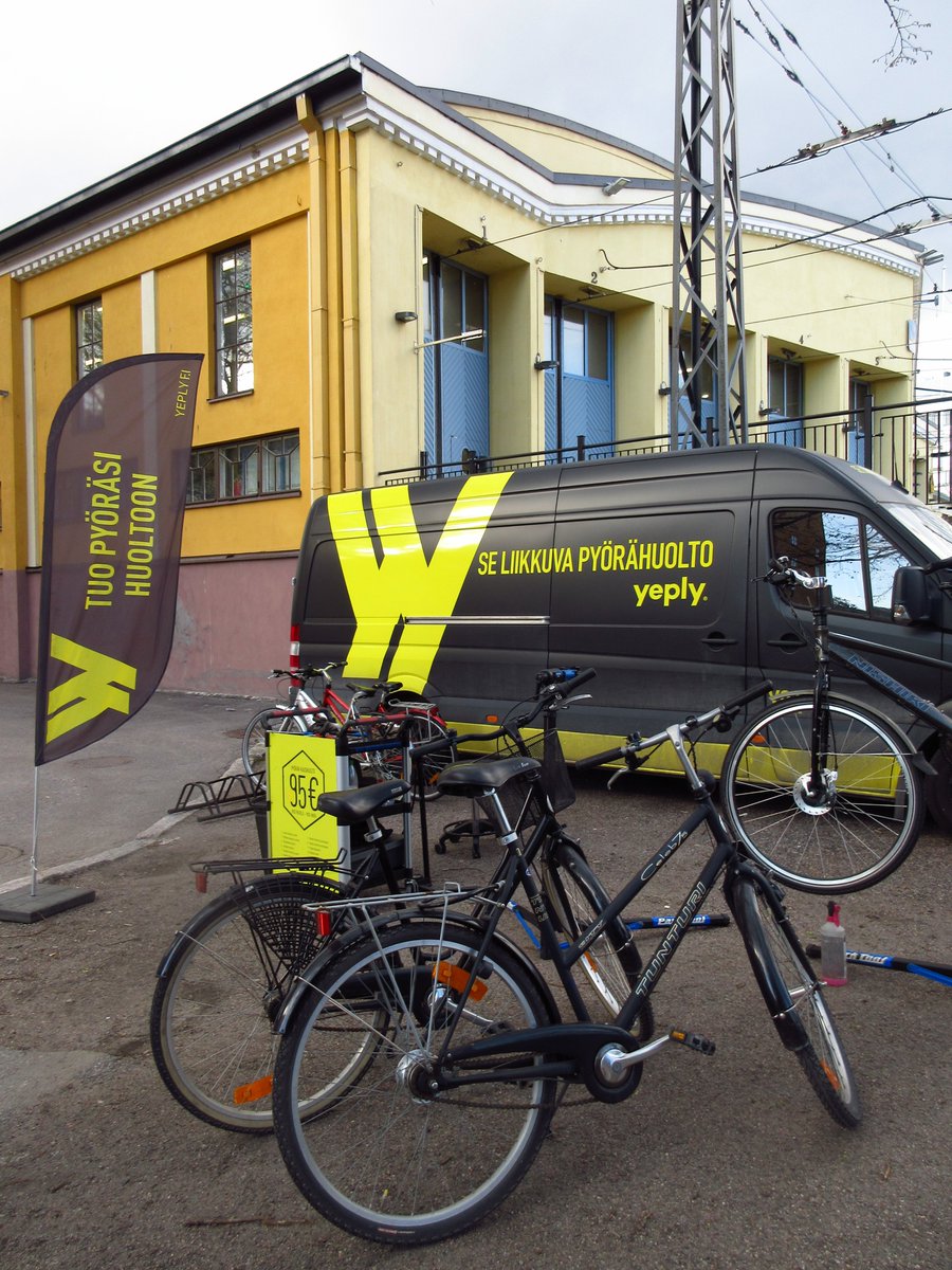 NittaLinds's tweet photo. Nyt on kyllä huolto tehty niin helpoksi, että ihan hymyilyttää.
Sinne jäivät meidän mustat uljaat.
Ja huomenna alkaa pyöräilykausi! ❤️🚲
#Pyörähuolto #Bikeservice #Yeply #Helsinki #Finland https://t.co/BFdT0zDGgK