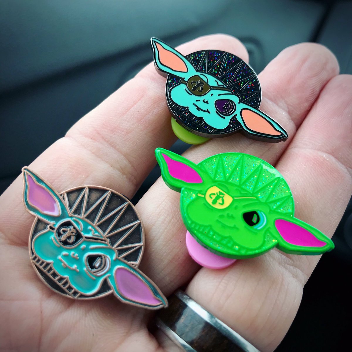 cape_mat's tweet photo. Haven’t tweeted anything in a long time... Tweet Tweet!
New pins I just got available Friday 5/15 7pm
IG @mathewart78 
FB “Hew-Art Friends”
#weenpins #hatpins #thechild https://t.co/uIXr7yLVMx