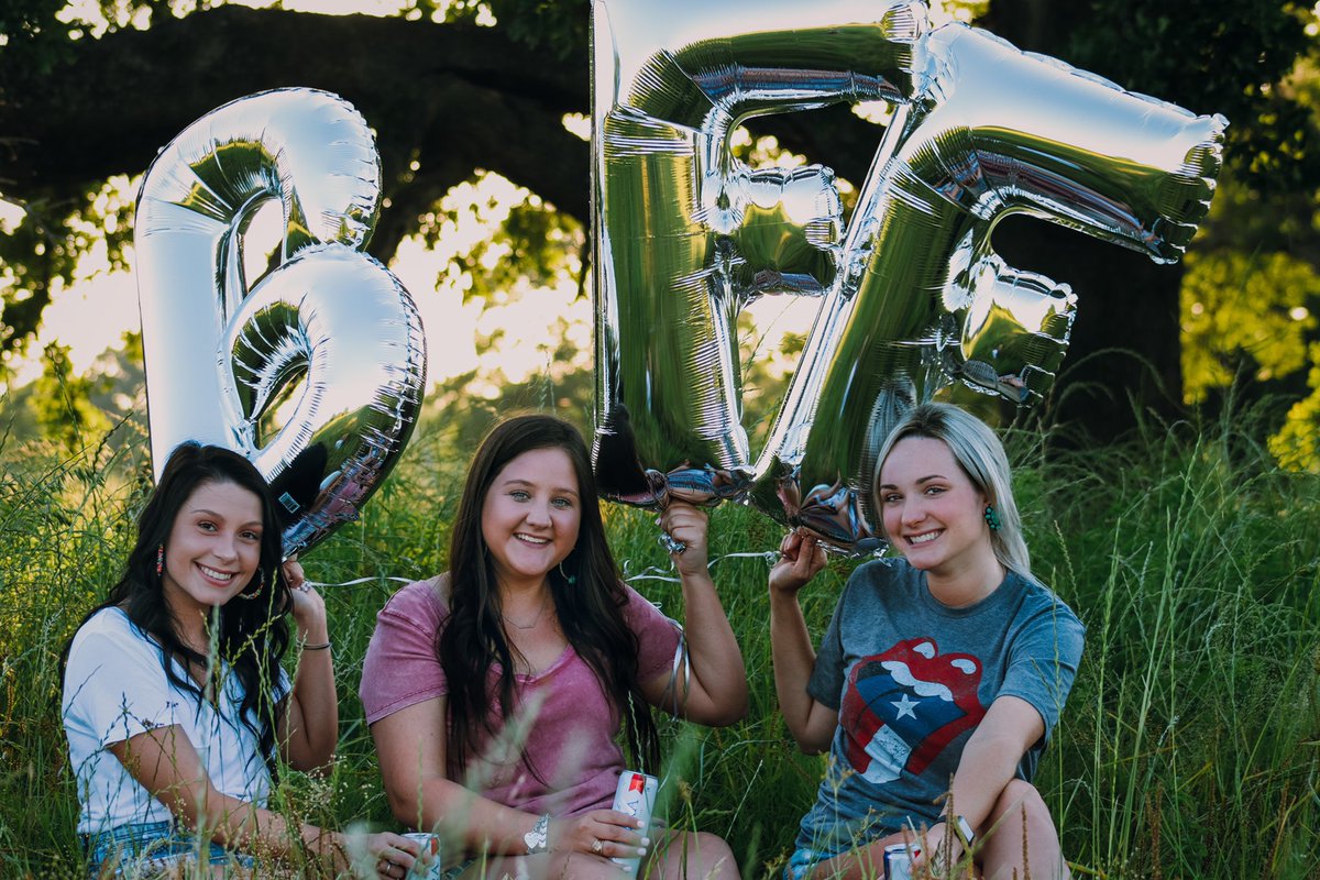 SamWatsonPhoto's tweet photo. Let the BFF minis begin! 
BEER and TACOS... because that’s how Texas girls have fun 🖤🍻🌮

|| Bffs EST. 2005 ||

$60
*half due at booking to hold your spot*
30 minute session

-each person after 2 will be an extra $10

📍Cross Roads, Tx 

June 6th &amp; 7th
@MichelobULTRA https://t.co/YFUZYsrTYU