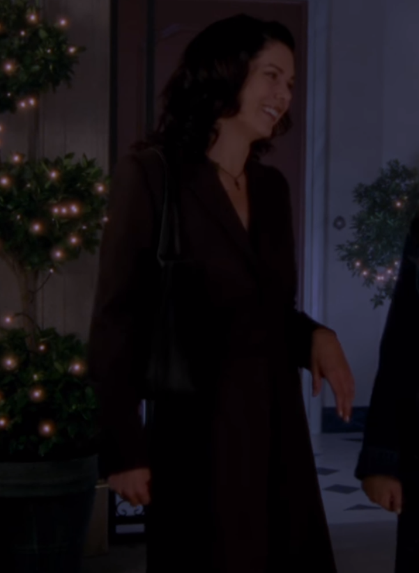 agilmoregirlx's tweet photo. Season 1 Episode 3
Kill Me Now
"You could use your mother's golf clubs. They're upstairs gathering dust with the rest of her potential."
#emilygilmore #lorelaigilmore #gilmoregirls #ggquotes #tvquotes #funnyquotes https://t.co/8wEKQ4dBPM