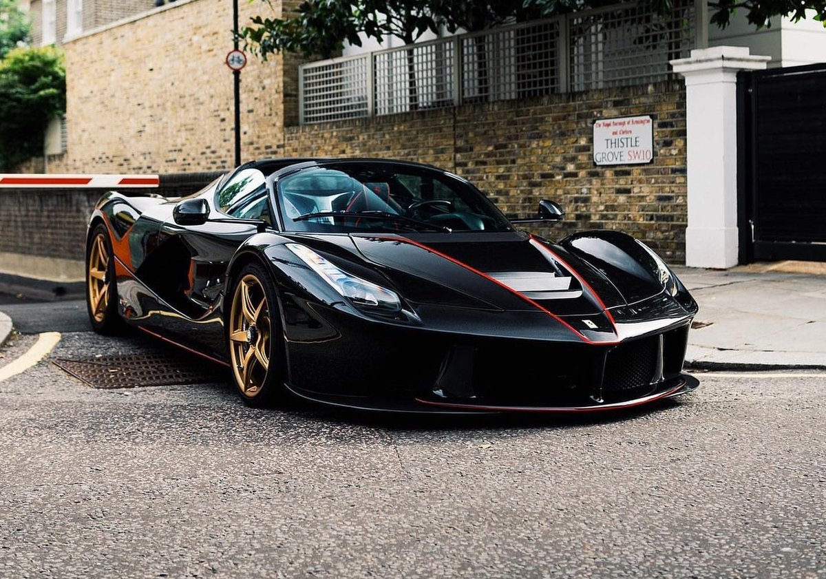 DailyFerrariTM's tweet photo. LaFerrari Aperta on gold wheels 🔥 https://t.co/CDAoVUdDTY