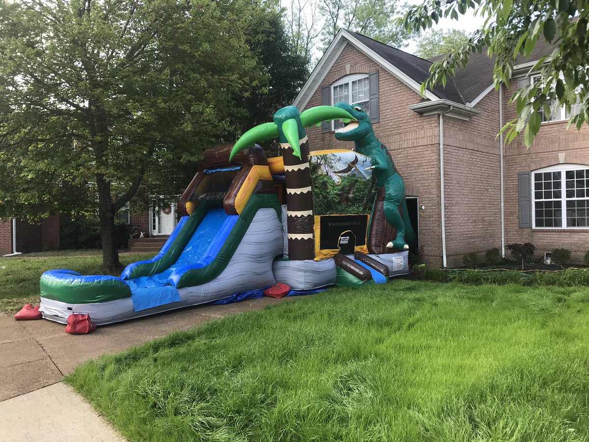 What a #roaring good time our #dinosaur combo #bouncehouse is going to bring to this #franklintn #party. Who is ready to rent this #fun #eventrental?
#musiccity #Nashville #waterslide #eventfun #brentwoodtn #JurassicPark #dinoparty #springhilltn