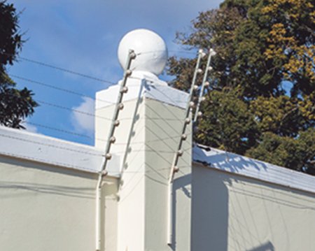 Sittelcom's tweet photo. CERCA ELECTRICA $8,300

KIT ESENCIAL PARA 25Mts PERIMETRALES DE CERCO ELÉCTRICO
Incluye:
✅Energizador de 1250 mts. de 12,000 volts 
✅Sirena exterior 118 db con gabinete
✅Postes con aisladores
✅5 líneas de alambre de aluminio cal. 16
✅instalación de 1 a 25 mts lineales https://t.co/q6ZwiIdyz1