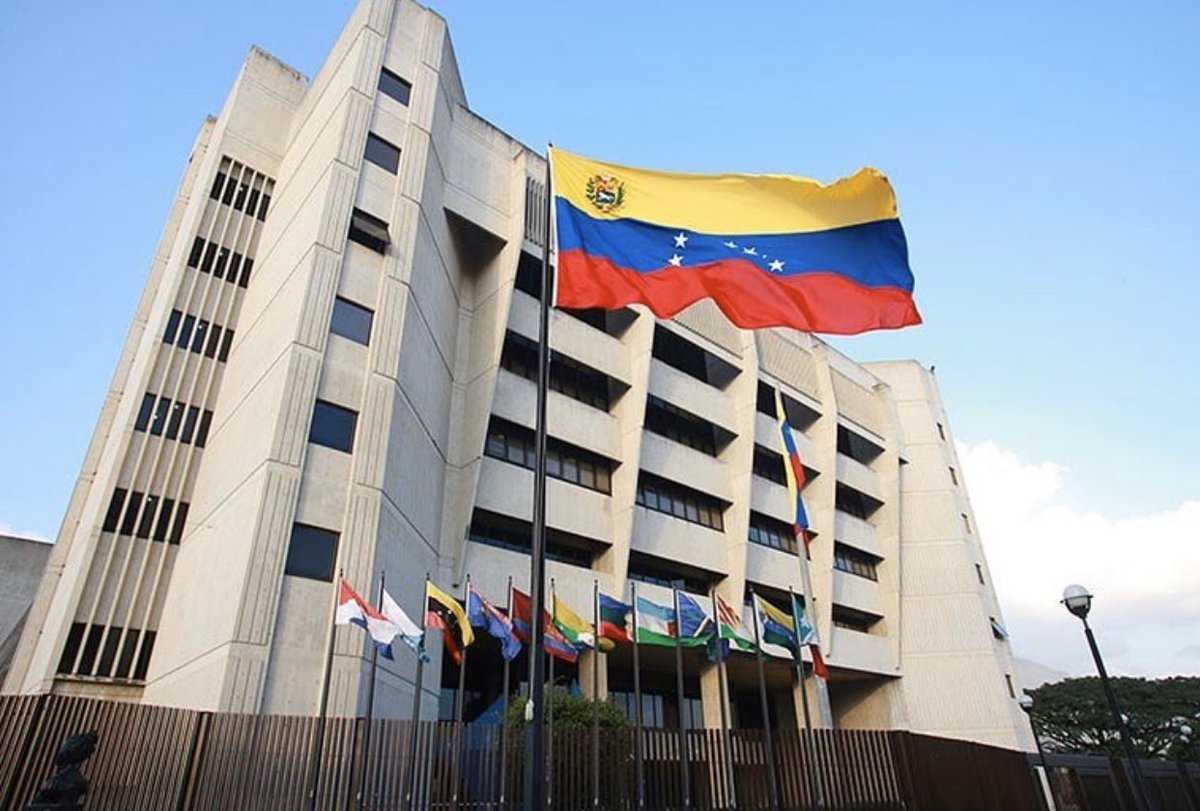 TSJ_Venezuela's tweet photo. Tribunal privó de libertad a padres por el homicidio de su hijo de tres meses de edad https://t.co/LwztVzPZGM https://t.co/oi6bwTVg7m