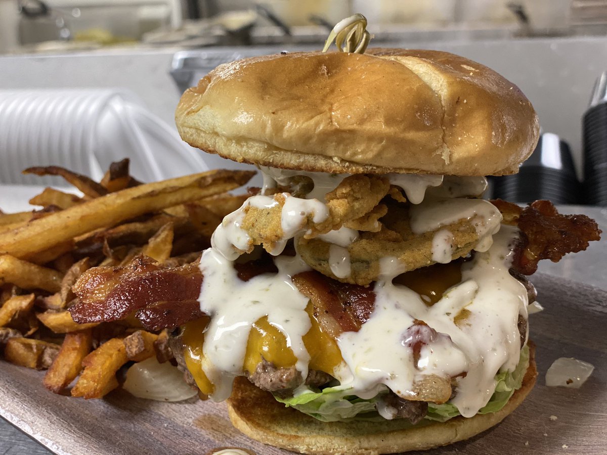 TheTipsyOak's tweet photo. #burgers #burger #burgerporn #fresh #grainfedbeef #local #beef #thirstythursday #patio #smallbiz live music starts at 7pm 🎶🍻☀️ #stillyournewfavoriteplace❤️🍻🎶☀️ @TheTipsyOak https://t.co/4RJPmxIKYE