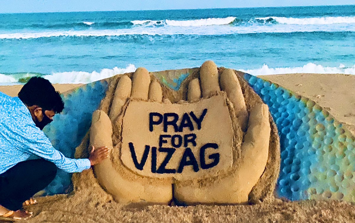 sudarsansand's tweet photo. Our Prayers for the Speedy Recovery for those who are affected &amp; Deepest Condolences to the Families who lost their lives. My SandArt with message .#PrayForVizag at Puri beach in Odisha #VizagGasLeak https://t.co/8tf503gvCq