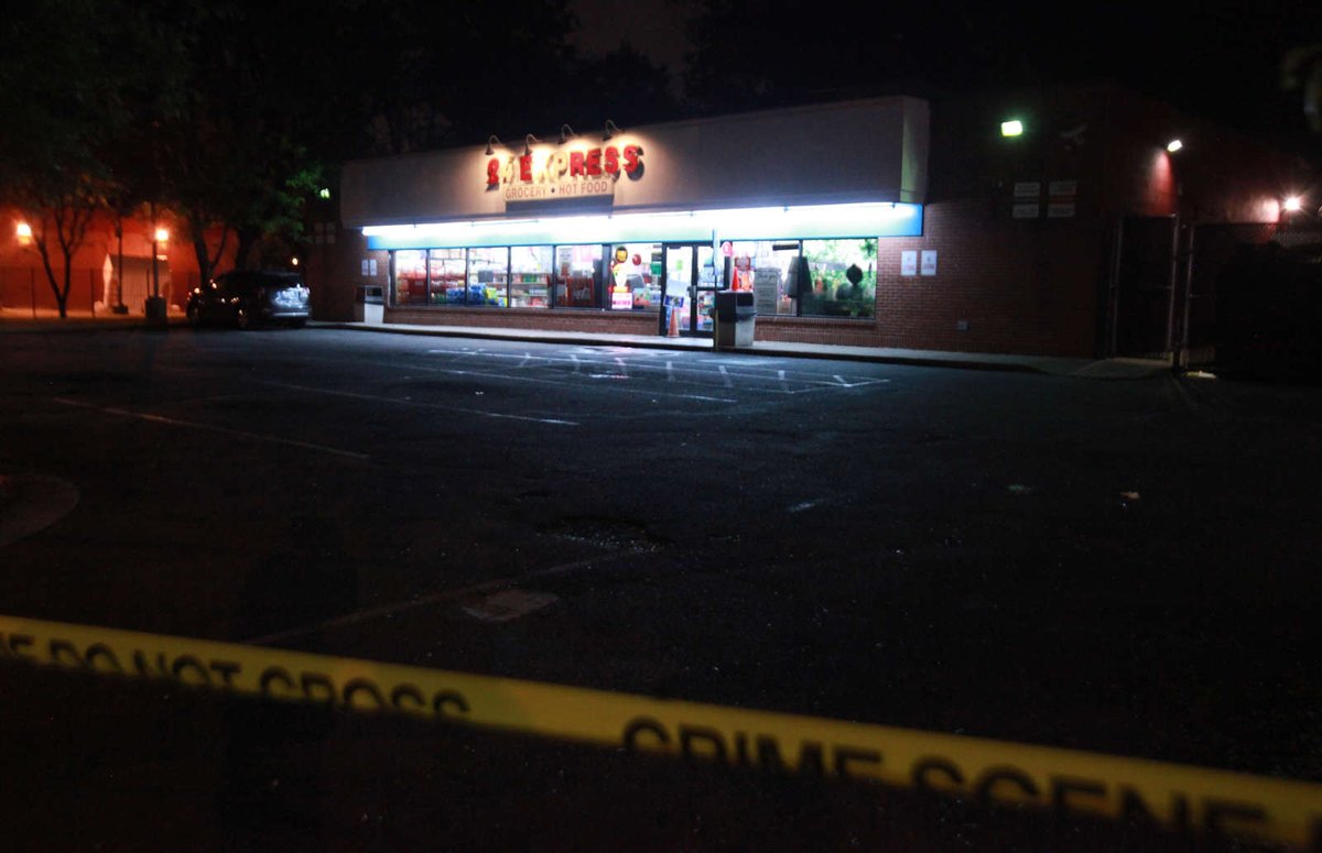 A suspect has been identified, but not arrested, following an assault at an Arlandria convenience store last night alxnow.com/2020/05/07/pol…