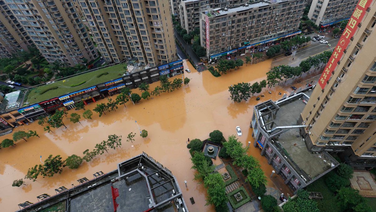 YaleEnvironment's tweet photo. When natural disasters strike locally, urban networks spread the damage globally https://t.co/AeoMl35j2B #urban #tradenetworks #climatechange @naturesustainab https://t.co/Q9QxsB4wG6