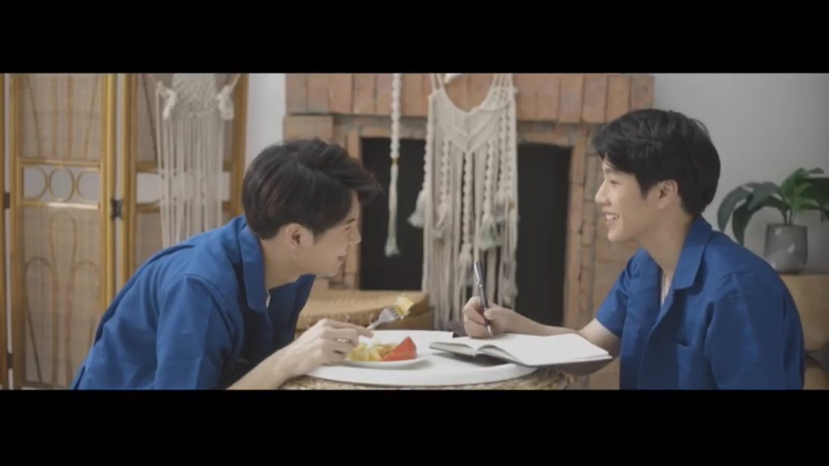 bbbbbbbbz1's tweet photo. อยากดูซีรี่ย์แบบเต็มๆมากกกแม่ 🙏🏻😂 #กลรักรุ่นพี่ #ENofLoveรักวุ่นๆของหนุ่มวิศวะ https://t.co/VCiKlKYOxV