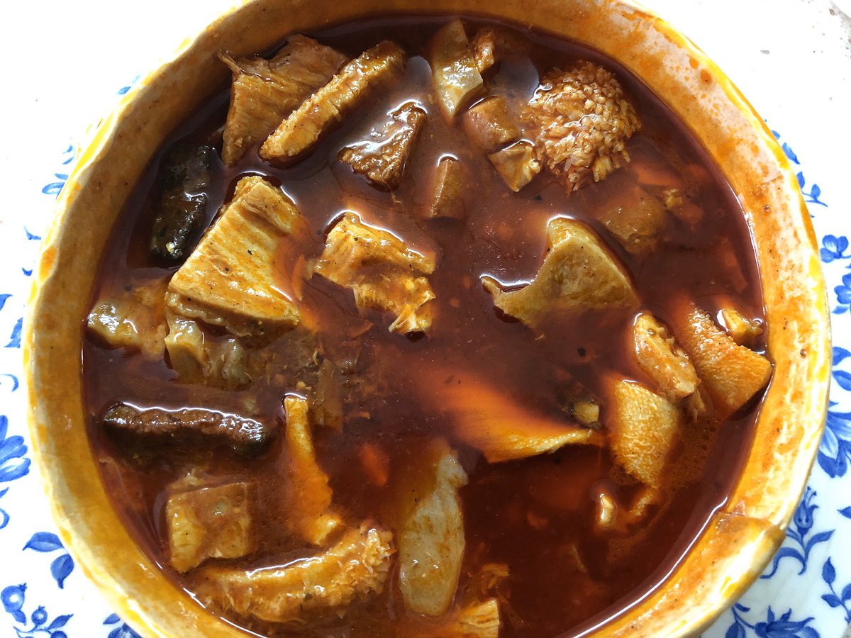 salsadechiles's tweet photo. La comida a domicilio con calidad sigue creciendo en Madrid. Hoy he probado la de @LaTasqueria de @ChefJaviEstevez con su segunda marca, @JohnBarrita. Magníficos los callos. Muy notables la terrina de foie y el paté de perdiz. Además, logrados bocata de calamares o pastrami. https://t.co/aBUhjK2lsS