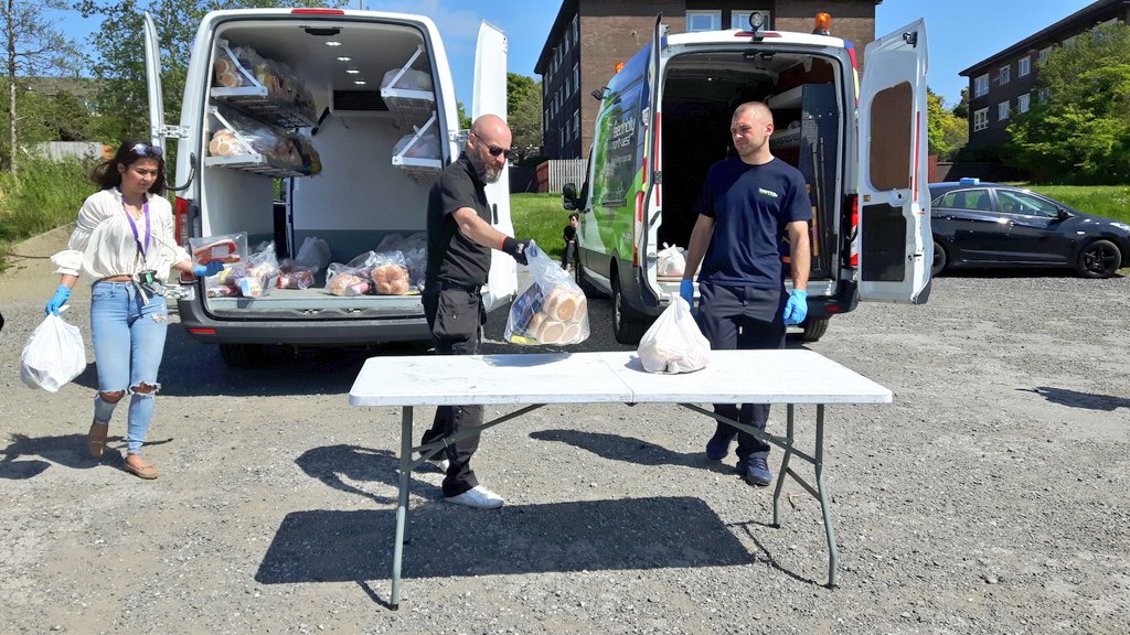 Out in Sholver with the amazing <a href="/tanisharigby1/">tanisharigby</a> and our team at #ThatBreadAndButterThing serving  <a href="/FirstForFCHO/">First Choice Homes Oldham</a> customers > gr8 to meet @CharGreenLDR <a href="/MENnewsdesk/">Manchester News MEN</a>