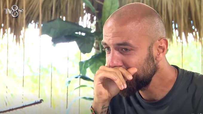 Sercan Yıldırım'ın babası Kenan Yıldırım: "Bursa halkı evladına Survivor'da çok güzel sahip çıktı. Yazıklar olsun diyorum. Elen gel oğlum, Bursa halkı hiçbir şeyi hak etmiyor."

Anne Şükran Yıldırım: "Bursalılar bu kadar mı nefret ediyormuş Sercan'dan? Yazıklar olsun..."