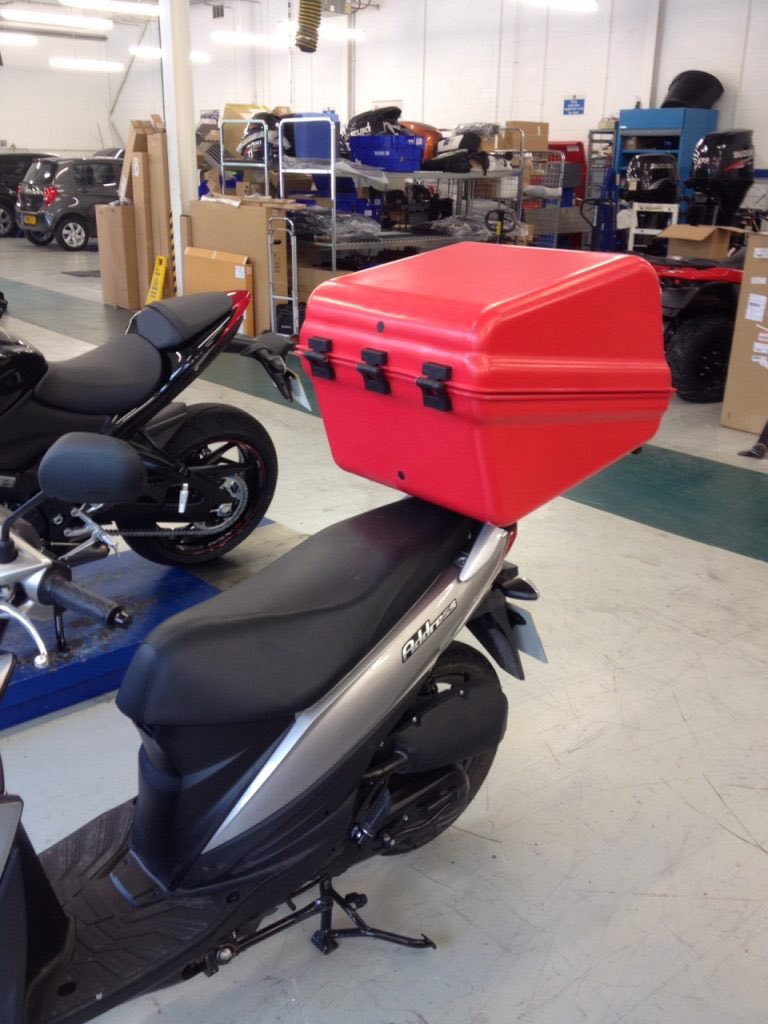 PEDTechnologies's tweet photo. NEW STOCK! Motorcycle delivery insulated top boxes. Only £150+vat. #pedtechnologies #scooterdelivery #motorcyclefastfood #scooterfooddelivery #fastfooddelivery https://t.co/2reKdBdnsM