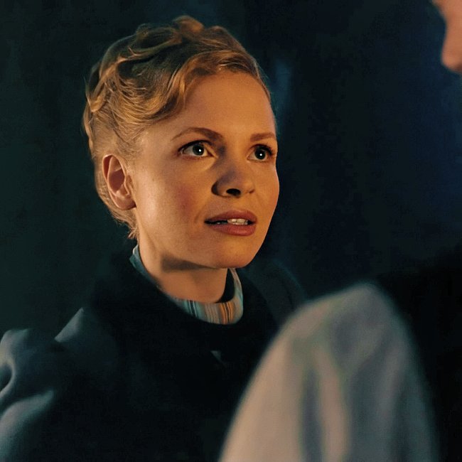 softwhitehall's tweet photo. find someone who looks at you the way william and eliza look at each other 🥺❤️#MissScarlettAndTheDuke https://t.co/nAVoE5UcAS