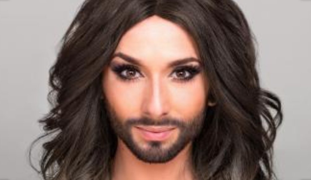 Emityrell's tweet photo. A LAS 17:00CET
como siempre, conoceremos los votos del jurado español de la edición Viena 2015. Con suerte nuestro gusto resurgirá cual Ave Fénix de sus cenizas!
Conchita Wurst, ganadora de 2014 y única presentadora de 2015 que vale la pena, estará con nosotros.
ATENTOS
#SJR2015 https://t.co/LDQeLTxG3I